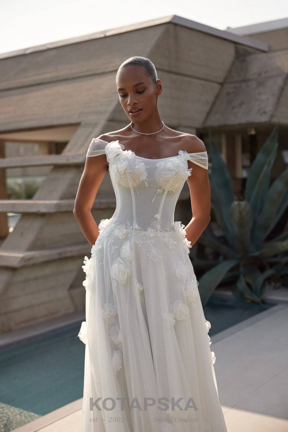 Glamour stílusú menyasszonyi ruhák 2026/27 – ragyogás, luxus és ikonikus részletek