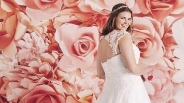 Milyen menyasszonyi ruhát vegyen fel a teltkarcsú menyasszony az esküvőjére?