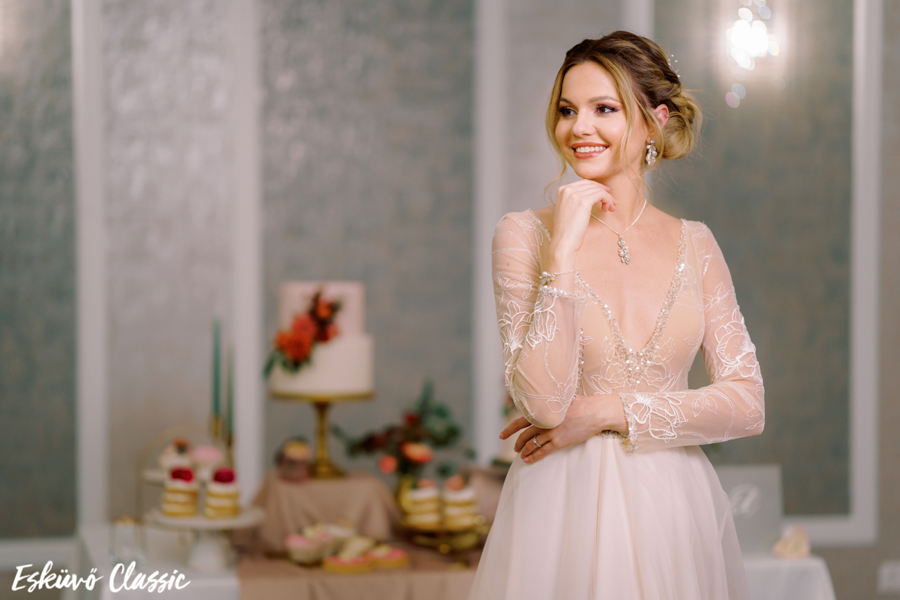 Boross Lili az Elite szalon ruhájában