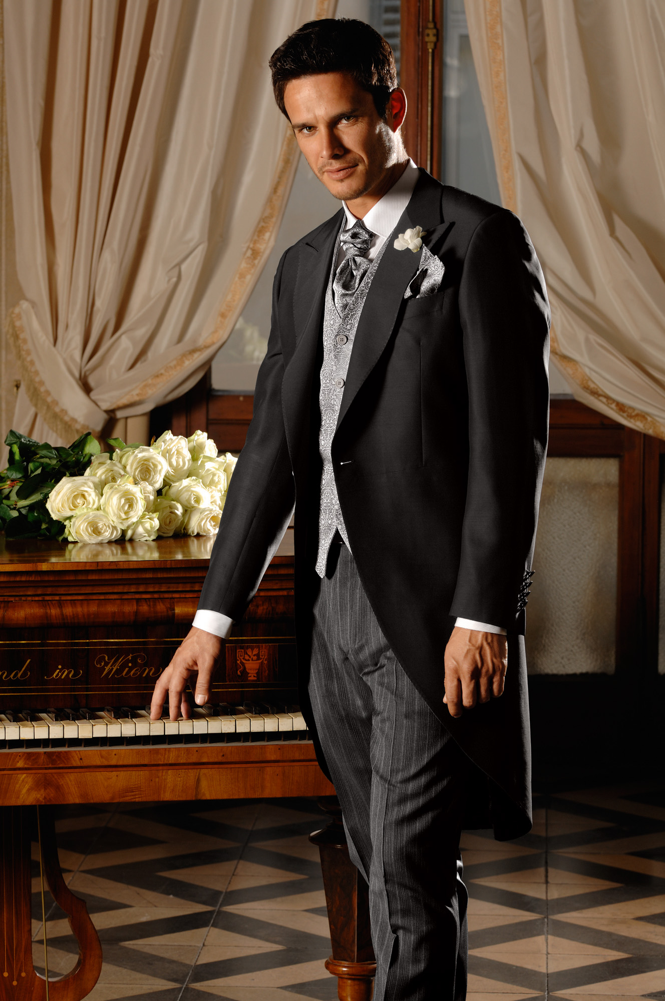 Vőlegény öltöny, szmoking, zsakett Kép