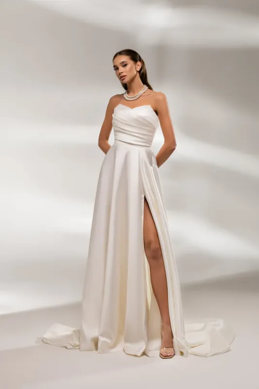 r-2431-leona-scaled-1 r-2431-leona-scaled-1