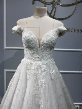 e80556d9-6811-4893-b50a-63e64d374180 e80556d9-6811-4893-b50a-63e64d374180