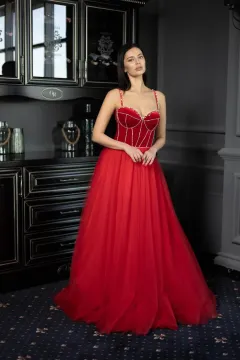 Scarlet menyecske ruha