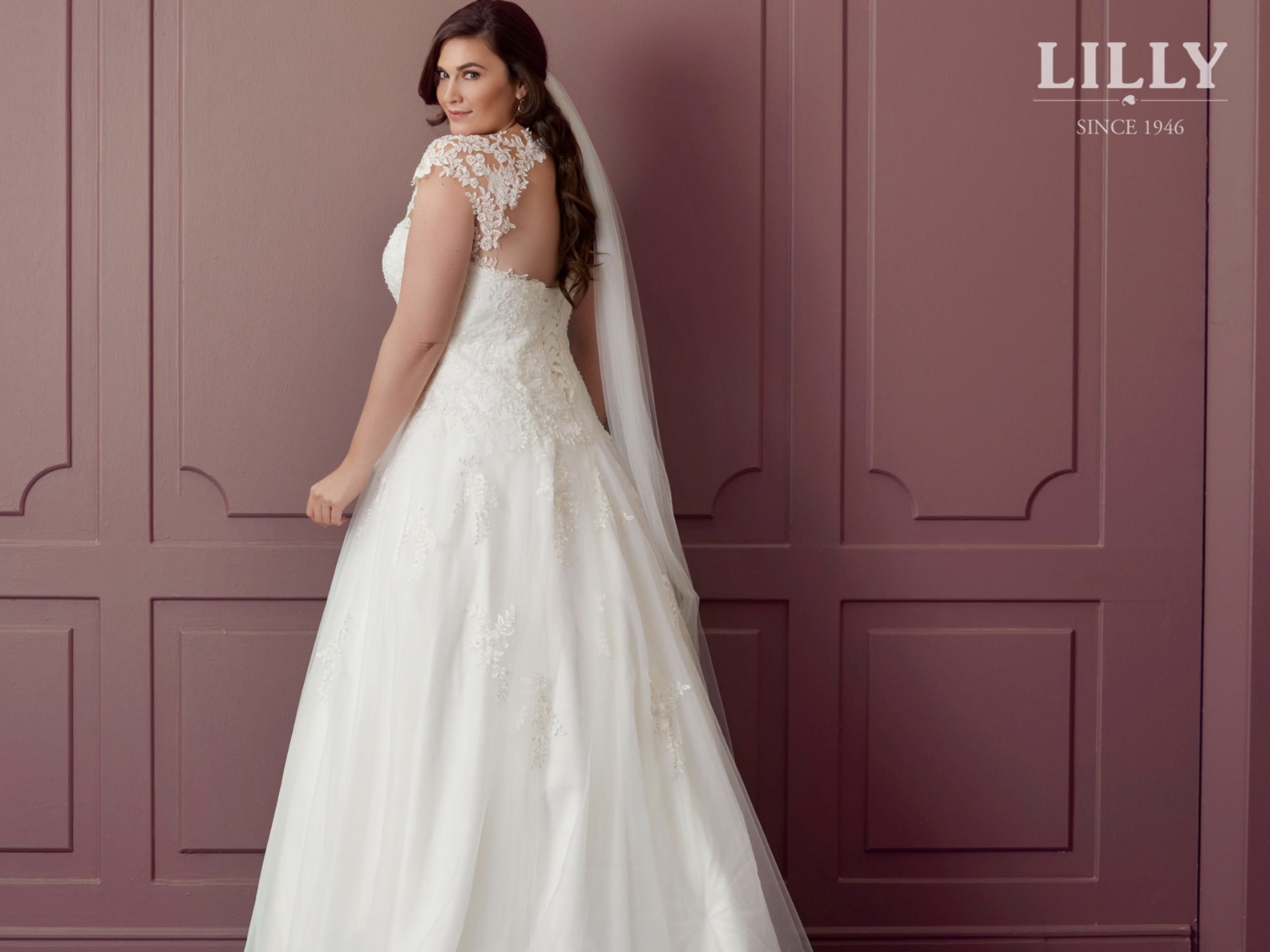 3913 menyasszonyi plus size