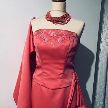 Korall színű estélyi ruha 